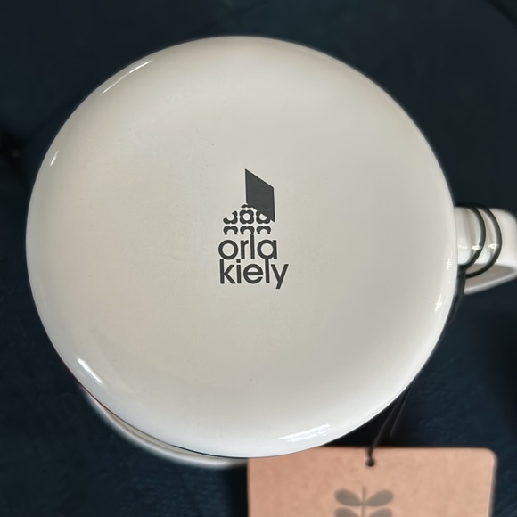 Set of  Orla Kiely “70’s Flower Oval/persimmon” enamel mugs, 17 oz. - Picture 4 of 8